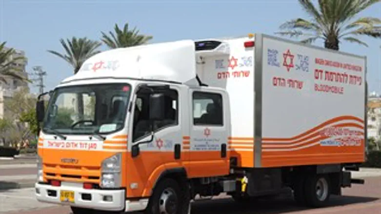 להגיע ולתרום. ניידת להתרמת דם