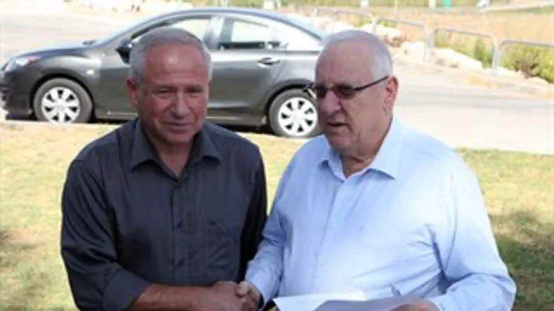 דיכטר מסר התפטרותו. 