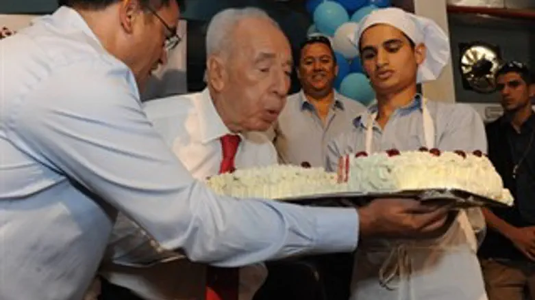 נשיא המדינה מכבה את הנרות