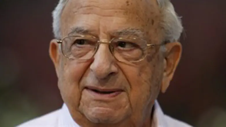 הנשיא לשעבר יצחק נבון