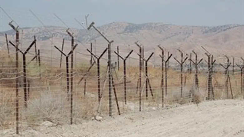 גדר המערכת עם ירדן בבקעת בית שאן סמוך לטירת צ
