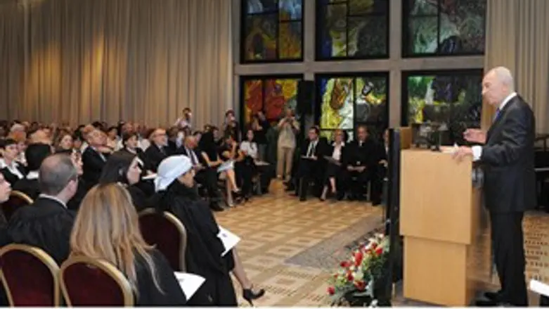 שמעון פרס בטקס השבעת השופטים