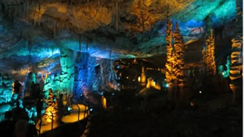 מערת הנטיפים