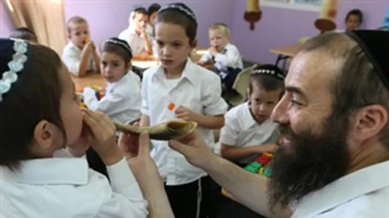 ילדים תלמידים בבית ספר שופר