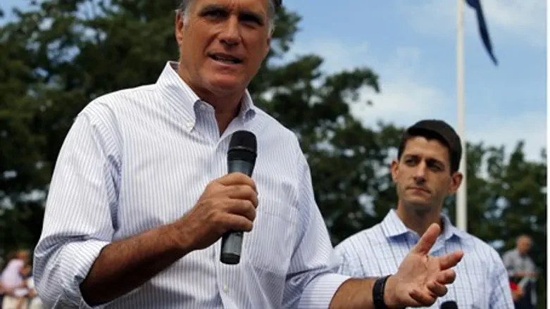 Mitt Romney (L) and vice-presidential candid