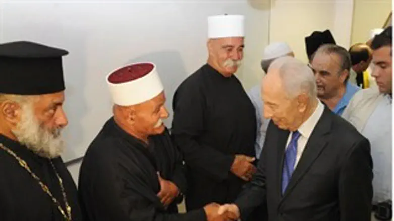 שמעון פרס במג'דל כרום