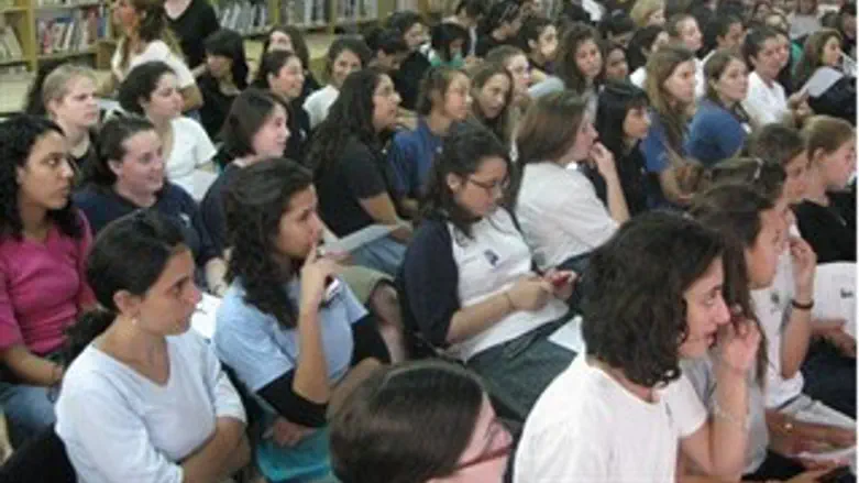 בנות אמי"ת רננים