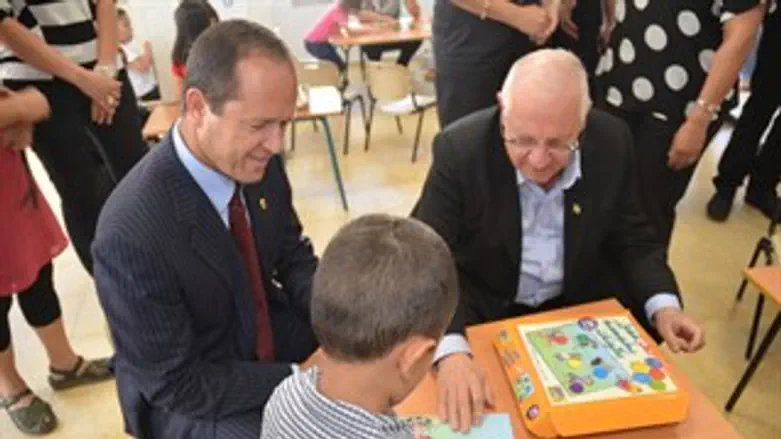 ראובן ריבלין וניר ברקת בסיור בבתי הספר בירושל