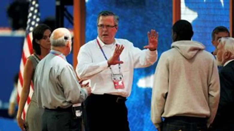 Former Florida Governor Jeb Bush (C) tours th