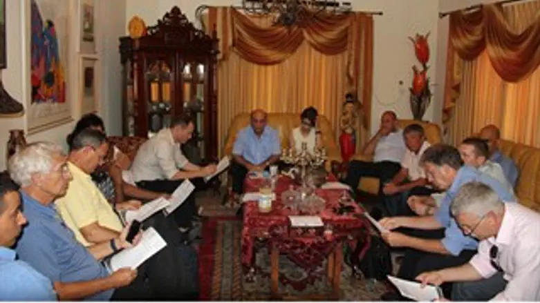 סיעת קדימה בביתו של חסון. היום