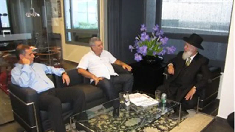 הרב הראשי לישראל הרב יונה מצגר עם משה ממרוד ב