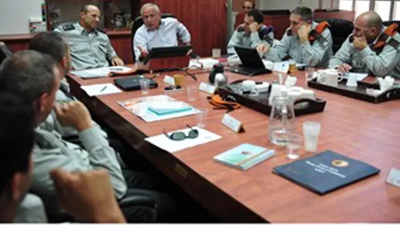 אבי דיכטר בפיקוד העורף