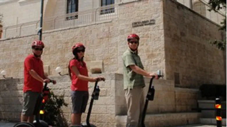 הסיור ליד החורבה