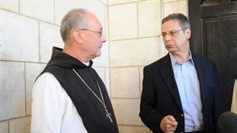 דני אילון במנזר לטרון