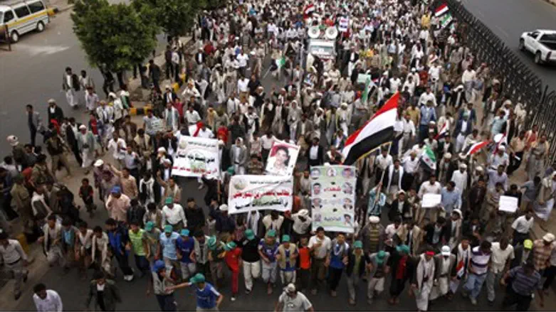 Pro-government, anti-Al Qaeda supporters in S