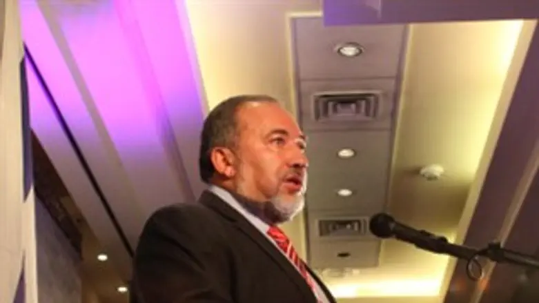 מתנגד. ליברמן