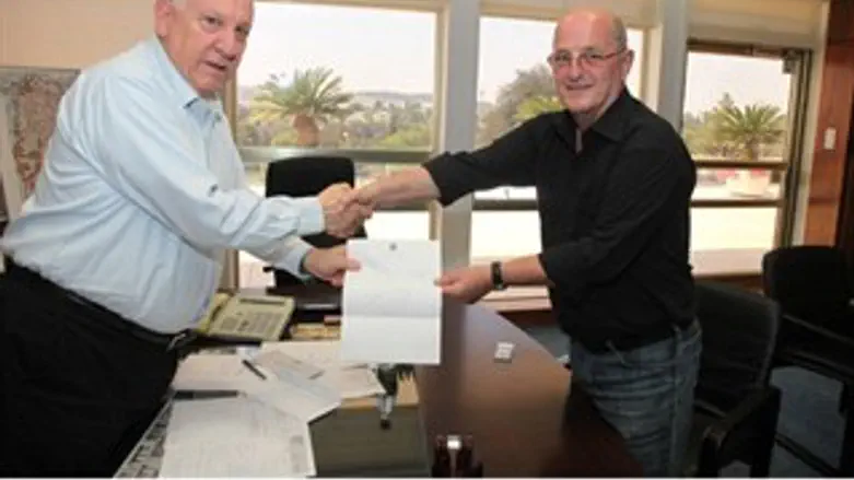 הגשת מכתב ההתפטרות