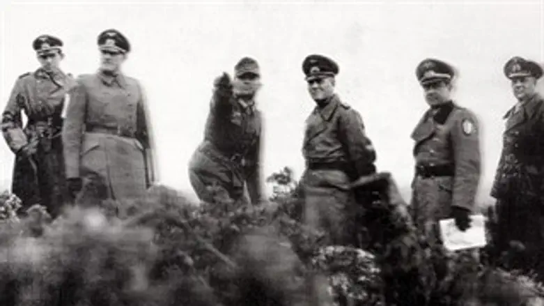 גבלס מקבל תדריך