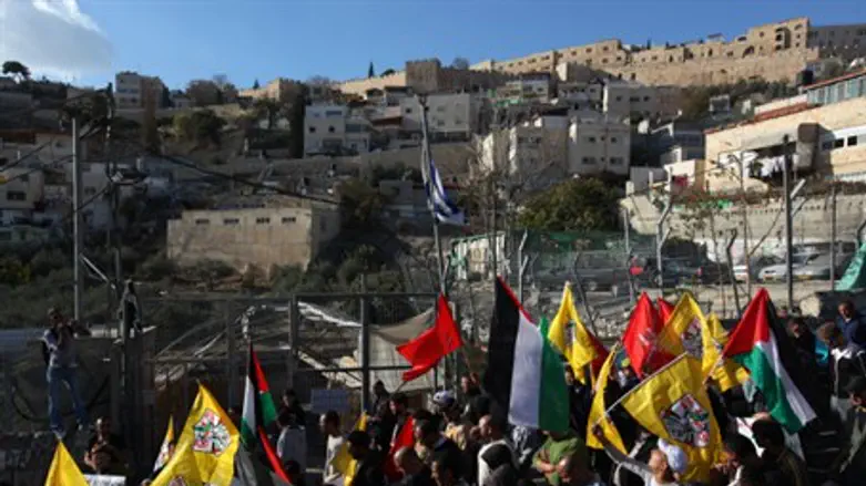 Arabs riot in Silwan Valley
