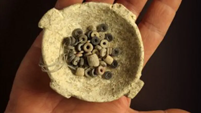 החרוזים שנמצאו בחפירות