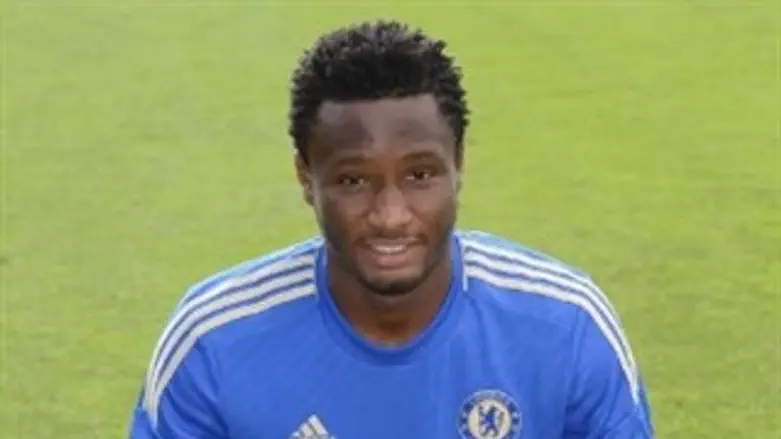 סגר את חשבון טוויטר בגלל גזענות. מייקל מצ'לסי