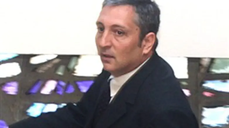 קורא לעזרה. חפץ