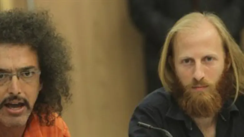 מטר (מימין) ונציג העיתונאים במעריב דרור פויר