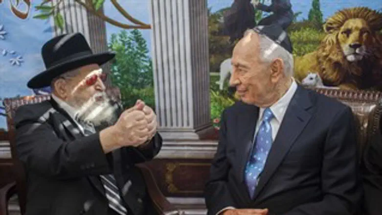 פרס בסוכת הרב יוסף הבוקר