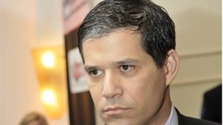 הודח. שי אגסי