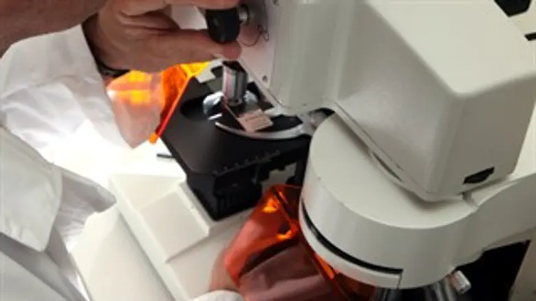 ניהל "חיים כפולים"