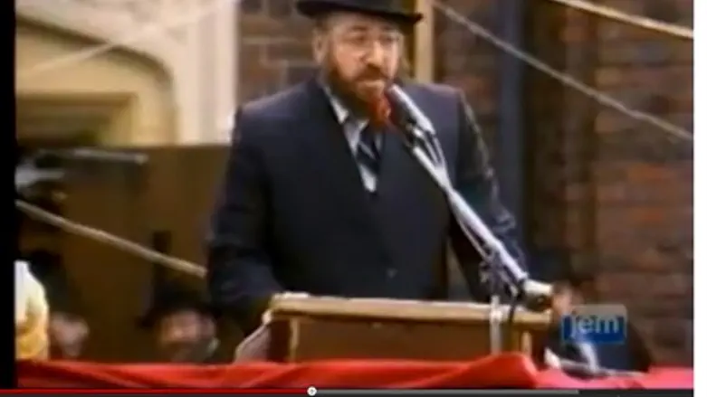 Canto Moshe Teleshevsky performing at Lag B'O