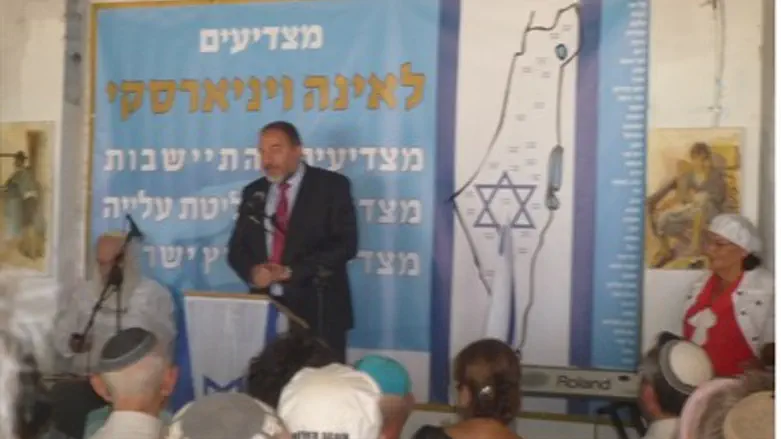 Lieberman at Shdema