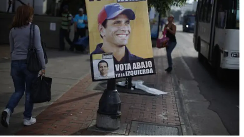 Poster for Henrique Capriles as president in