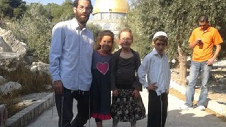 שפיץ וילדיו בהר הבית
