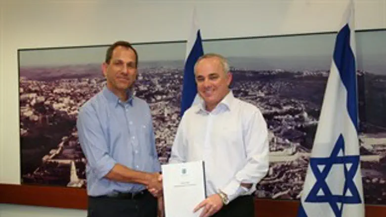 שטייניץ והאוזר במעמד מסירת המתווה