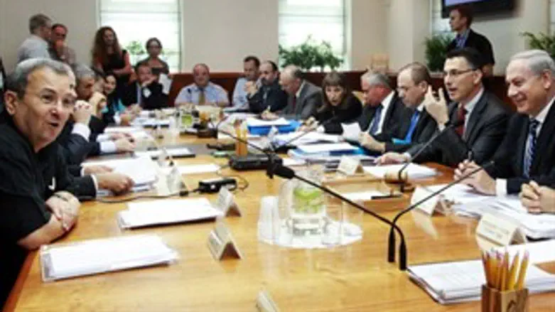 עקיצות הדדיות בישיבת הממשלה