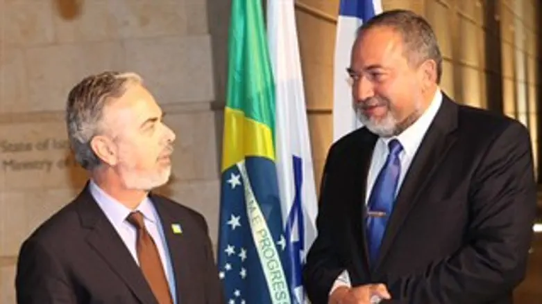 אביגדור ליברמן ועמיתו אנטוניו פטריוטה