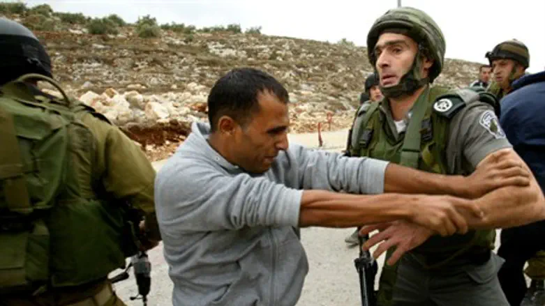 Confrontation, Route 443 (filr)