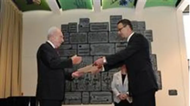 Pres. Peres, Egypt Amb. Salem