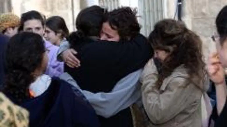 הנערות בבית המשפט