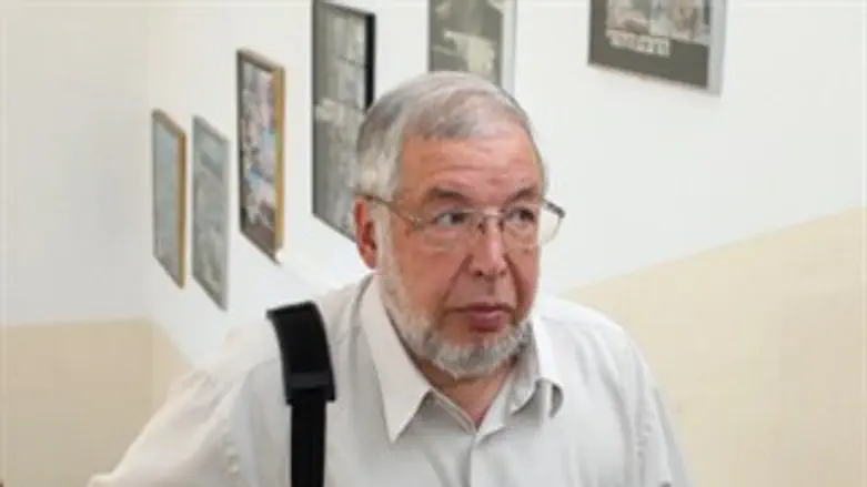 עבודות שירות. זאב בן אריה