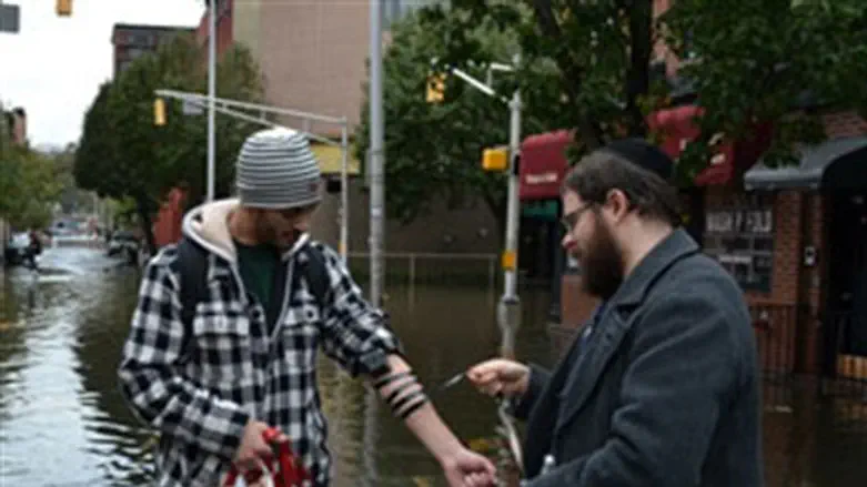 Rabbi Moshe Schapiro helps with tefillin pray