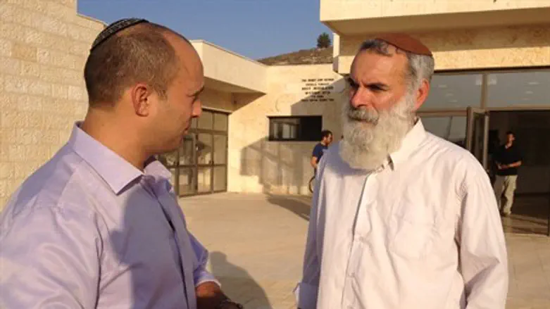 Naftali Bennet met with Mishkan Ehud's Rabbi 