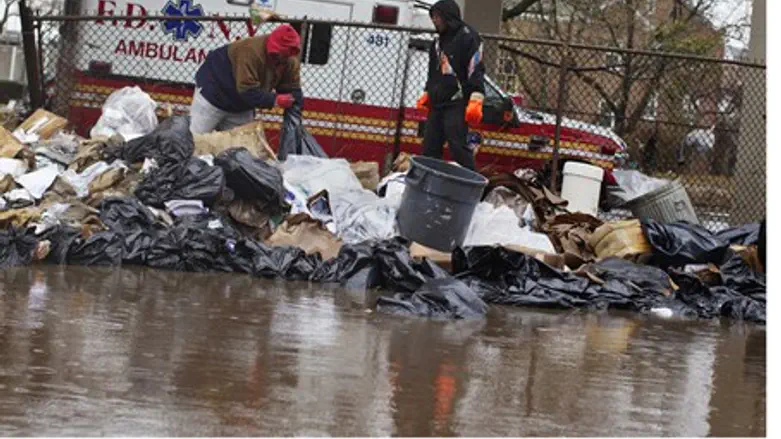 Road starts flooding in nor'easter 