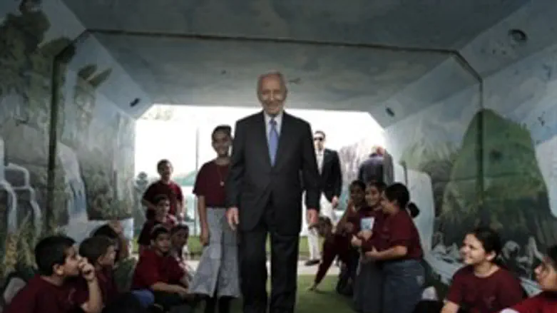 שמעון פרס בשדרות