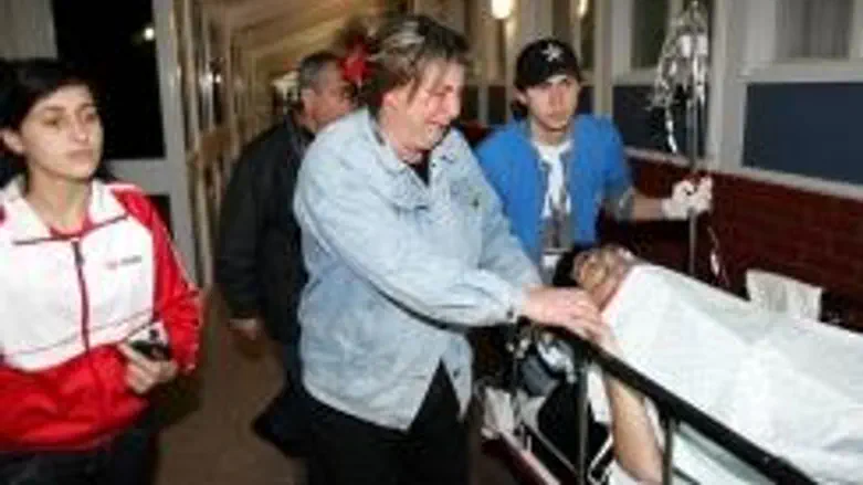 האם טויטו עם בנה רמי שנפצע אף הוא