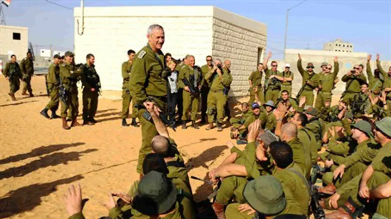 Gantz meets reservists