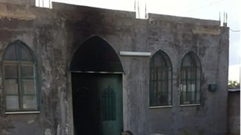 המסגד שדלתו הוצתה