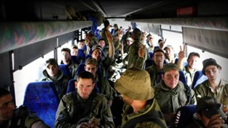 חיילי מילואים. 