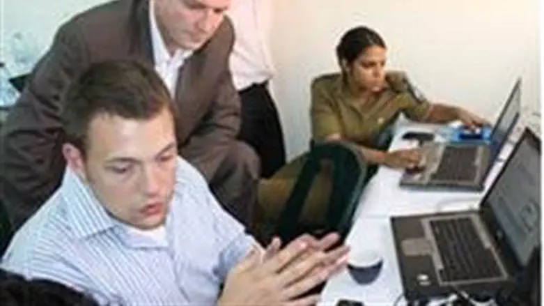 Edelstein in media headquarters